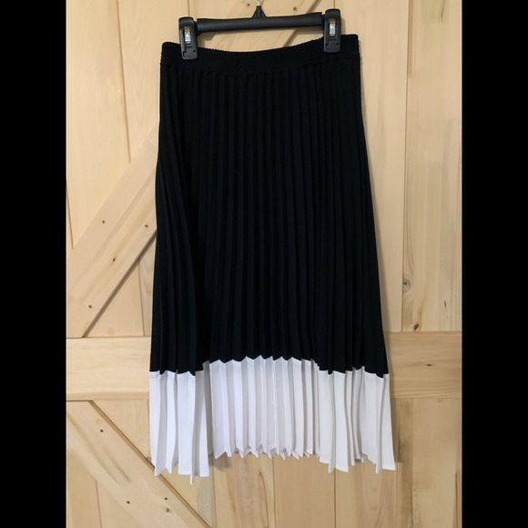 a new day Dresses & Skirts - A new day woman’s pleaded skirt